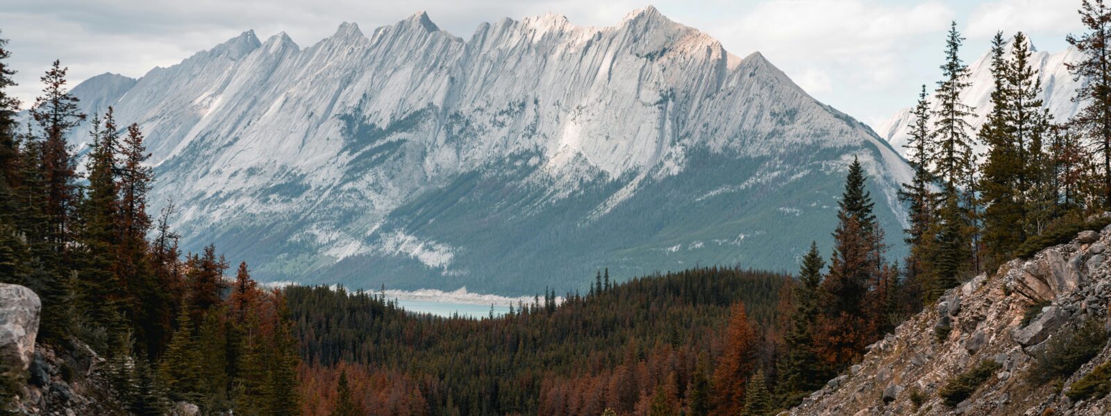 Calgary Airport to Lake Louise Taxi Service