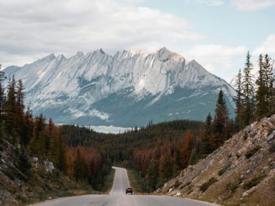 Calgary Airport to Lake Louise Taxi Service